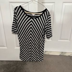 LuLaRoe GiGi shirt